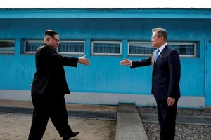 Bí mật trong đôi giày ông Kim Jong-un mang khi gặp ông Moon