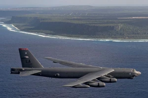 Mỹ điều 2 oanh tạc cơ B-52 bay gần Trường Sa