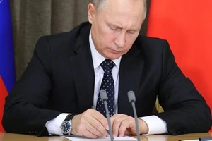 Ông Putin ký luật đáp trả lệnh trừng phạt từ Mỹ và đồng minh