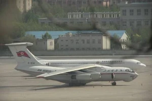 Ông Kim Jong-un bắt đầu lên đường sang Singapore gặp ông Trump