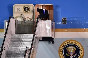 Ông Trump đã đến Singapore chuẩn bị cho cuộc gặp ông Kim