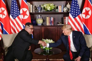 Hai ông Trump - Kim đang gặp riêng