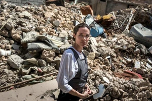Angelina Jolie thăm Iraq: ‘Bạn có thể ngửi thấy mùi xác chết’