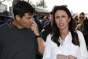 Thủ tướng New Zealand nhập viện sinh con đầu lòng