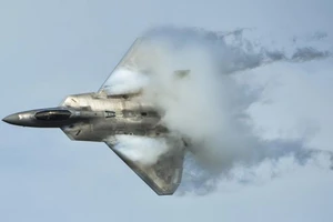F-35 Mỹ và Su-57 Nga, tiêm kích nào ‘trên cơ’?