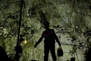 Những người hùng thầm lặng giải cứu đội bóng nhí Thái Lan