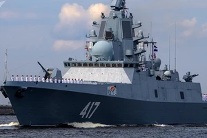  Giữa 40 tàu chiến Nga tham gia duyệt binh, có một 'ngôi sao'