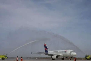 9 máy bay hạ cánh khẩn vì đe dọa có bom