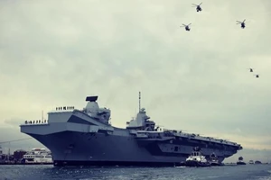 Anh đưa tàu chiến khủng tới Mỹ nhưng sợ Nga 'phá đám'