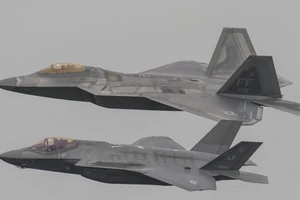Mỹ muốn chế tạo siêu tiêm kích lai giữa F-22 và F-35 