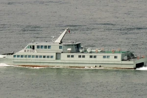 Tàu hải quân Trung Quốc bị mắc cạn trong bão Mangkhut