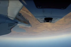 Video: Màn nhào lộn né tên lửa ngoạn mục của chiến đấu cơ Nga