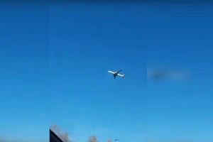 Video: Máy bay Nga 'bất động' trên trời gây chú ý