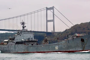 Tàu chiến Nga chở lượng lớn vũ khí tiến về Syria