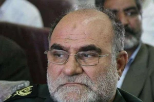 Tướng Iran vô tình tự bắn vào đầu khi lau súng