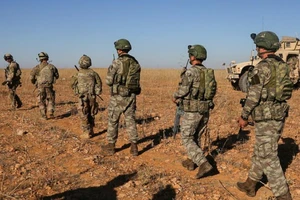 Nhóm binh sĩ Mỹ đầu tiên rút khỏi Syria