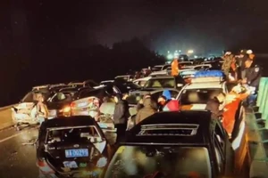 Trung Quốc: 100 xe đâm liên hoàn, 52 người thương vong