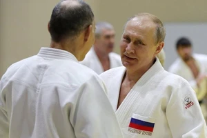 Ông Putin bị thương khi luyện tập Judo