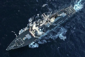 Hải quân Nga dàn trận theo dõi tàu chiến Mỹ vào Biển Đen