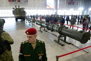 Tình báo Mỹ: Nga trưng 'tên lửa giả' trong họp báo