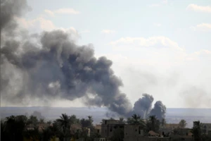 150 tay súng IS đầu hàng ở miền Đông Syria