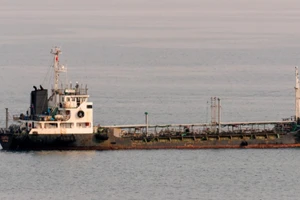 Mỹ nghi ngờ tàu Nga bí mật cung cấp dầu cho Triều Tiên