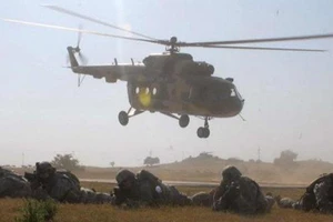 Nhắm 25 máy bay Pakistan, Ấn Độ bắn nhầm trực thăng nước mình