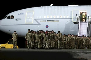  Anh điều binh sĩ, trực thăng tới sát biên giới Nga 