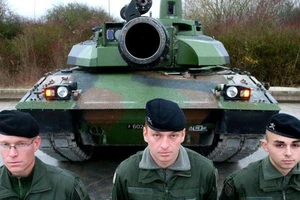 Hết Anh đến Pháp điều binh sĩ, xe tăng áp sát biên giới Nga