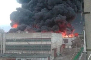 Lửa lớn bao trùm 24.000m2 nhà máy chế tạo tên lửa của Nga