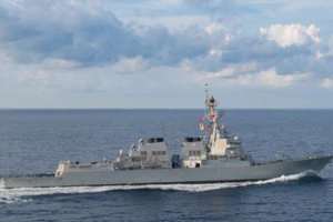Tàu chiến Mỹ áp sát bãi cạn Scarborough, thách thức Trung Quốc