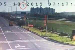 Video: Tiêm kích JH-7 Trung Quốc cắm đầu xuống đất phát nổ