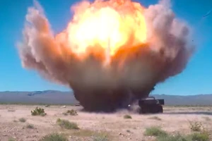 Video: F-16 của Mỹ thử nghiệm bom thông minh GBU-39