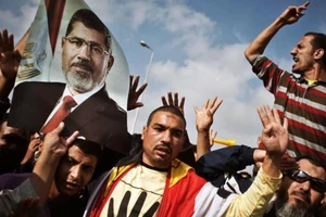 Cựu Tổng thống Ai Cập đột tử giữa phiên tòa