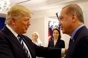 Ông Trump cân nhắc 3 gói trừng phạt áp vào Thổ Nhĩ Kỳ vì S-400