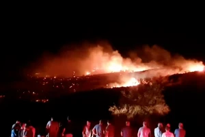 Vật thể bí ẩn đâm xuống đảo Cyprus lúc Israel không kích Syria
