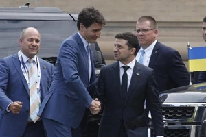 Canada cam kết sát cánh Ukraine chống Nga 'gây hấn' 