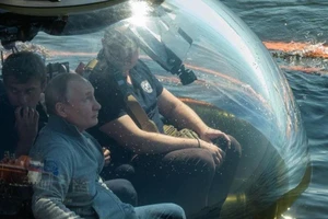 Ông Putin lặn xuống đáy biển thăm xác tàu ngầm Thế chiến 2