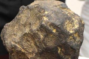 Thiên thạch to bằng quả bóng, nặng 13 kg rơi xuống Ấn Độ