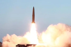 Mỹ-Hàn tập trận chung, Triều Tiên liền phóng 2 tên lửa