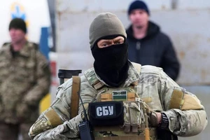 Ukraine trục xuất nhà ngoại giao Nga, Nga 'ăn miếng trả miếng'