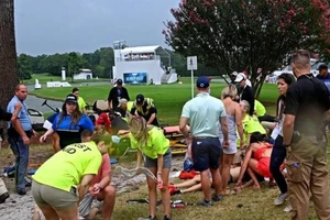 Sét đánh trên sân golf tại giải PGA Tour, 6 người nhập viện