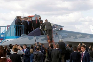 Video: Ông Putin đích thân 'chào hàng' Su-57 cho ông Erdogan