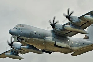 Mỹ điều phi cơ quân sự bay qua eo biển Đài Loan