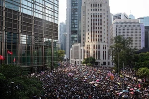 Giới chức Hong Kong không biết tìm ai đàm phán ngăn biểu tình