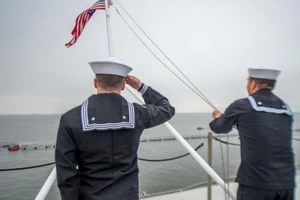 Bốn thủy thủ Mỹ trên tàu sân bay tự tử