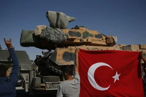 Quân chính phủ Syria bao vây quân Thổ Nhĩ Kỳ ở miền Bắc Syria