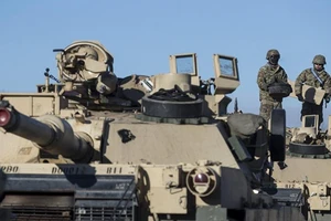 Mỹ tính triển khai 30 xe tăng Abrams bảo vệ các mỏ dầu ở Syria
