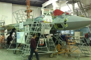 Nga công bố video lắp ráp siêu tiêm kích Su-57