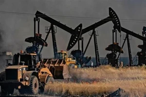 Nga nói Mỹ canh giữ mỏ dầu Syria chẳng khác nào 'ăn cướp'